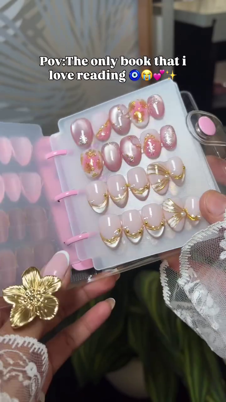 🌸 The Nail Design Book Every Girl Wants